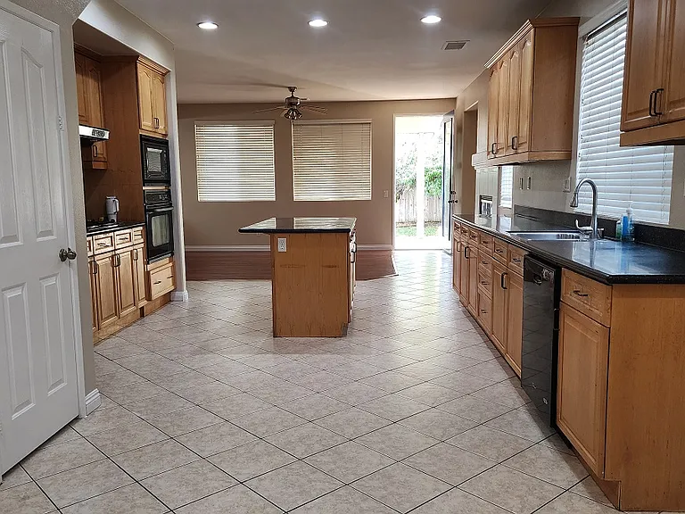 1167 Dalgety St — Photo 27