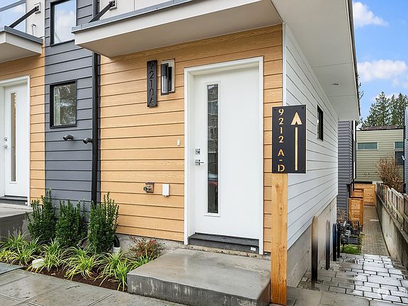 4th image of 9210 A Roosevelt Way NE
