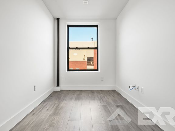 4th image of 326 Bedford Ave #5E