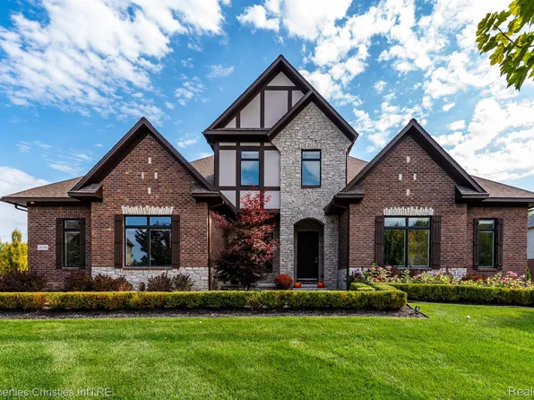 20796 Richmond Dr, Northville, MI 48167