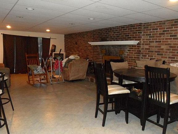 4th image of 8710 N Packwood Ave