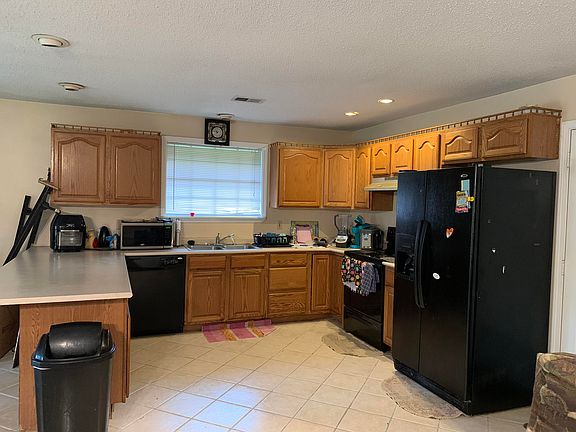 3rd image of 77 Fleetwood Dr