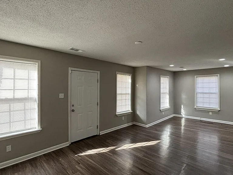 1272 Semmes St — Photo 4