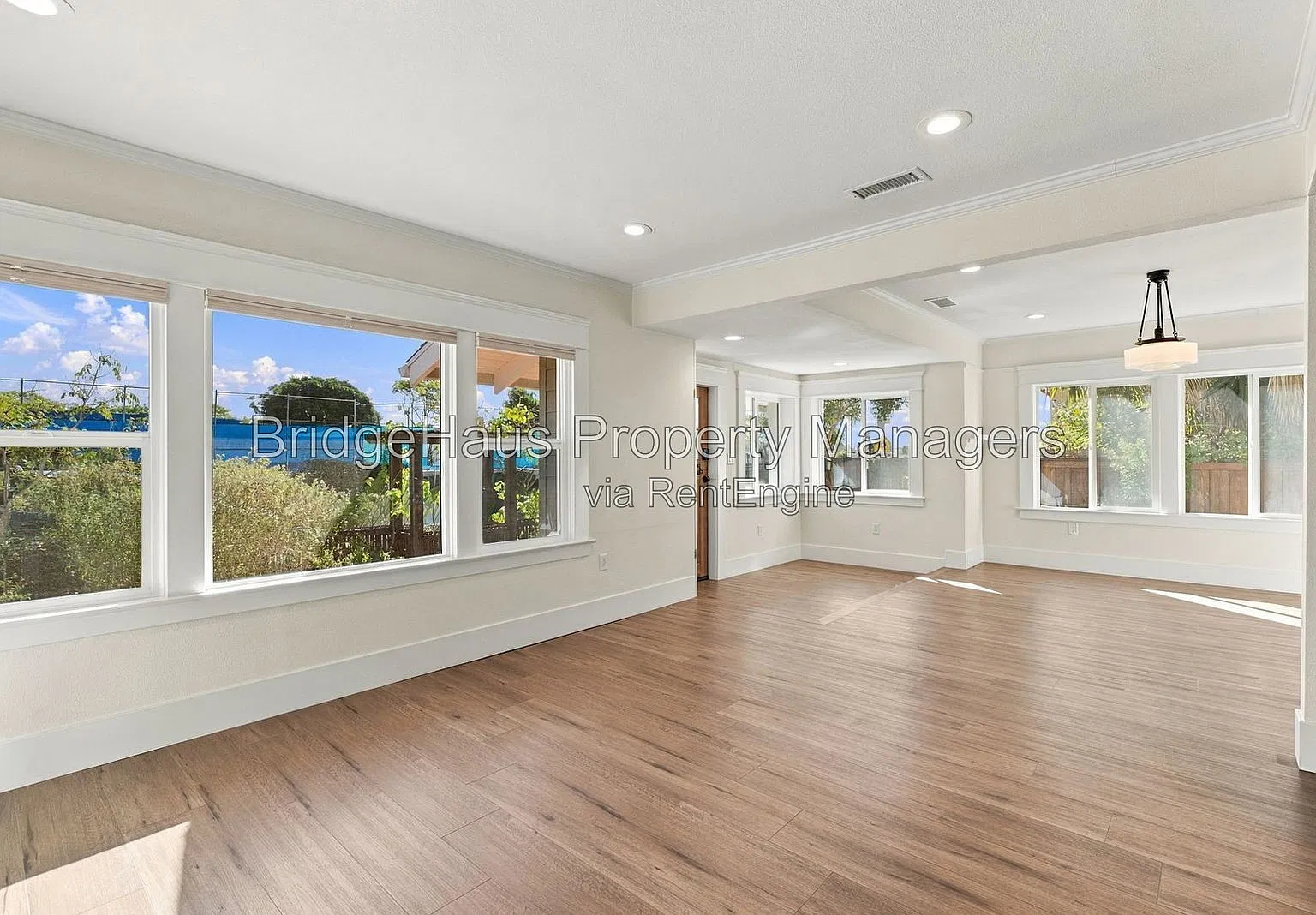 3 bed, 3.0 bath, 1200 sqft, $4,650 — Photo 2