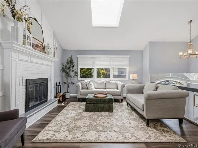 4 bed, 3.0 bath, 2782 sqft, $5,200 — Photo 4