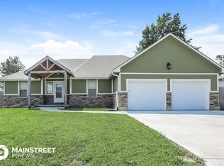 203 SE 25th St, Oak Grove, MO 64075