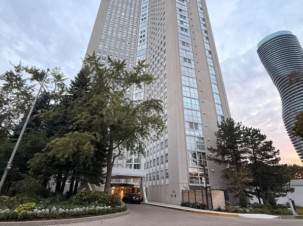 3650 Kaneff Cres #3106, Mississauga, ON L5A 4A1