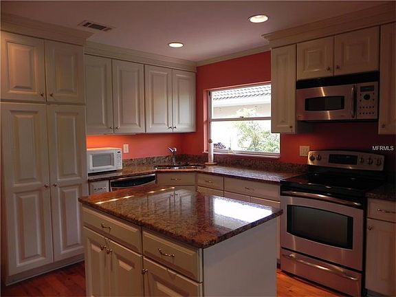 5th image of 712 Carnoustie Ter