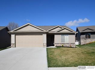 2710 Piney Creek Dr, Elkhorn, NE 68022