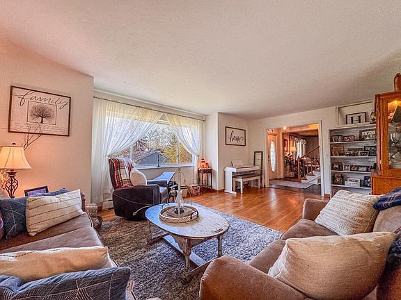 3rd image of 515 N Lilly Dr