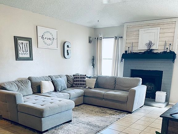 2nd image of 2521 Lindell Ave