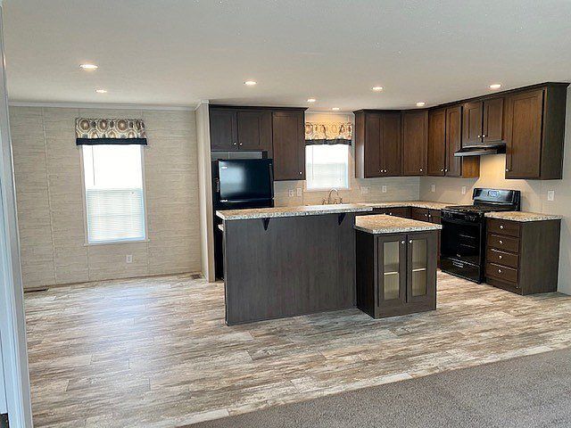 1st image of 516 Courtland Ln #555