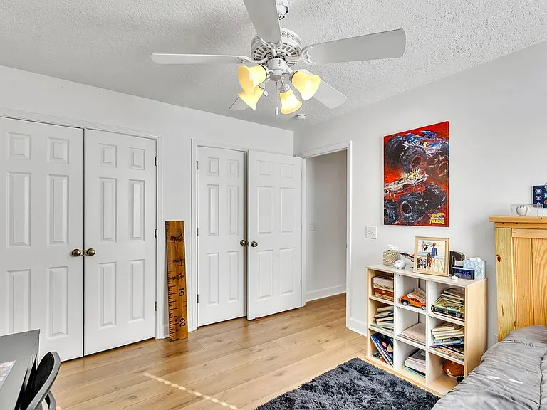 19 Saint Martins Cir — Photo 40