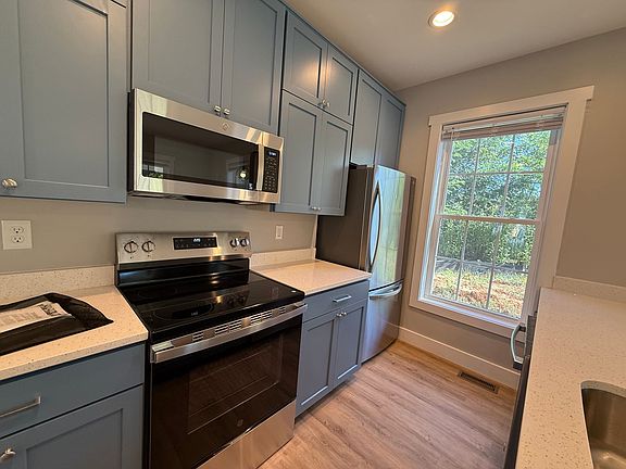 3rd image of 908 Nassau St #A