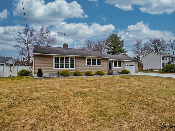 3rd image of 1066 Piper Rd