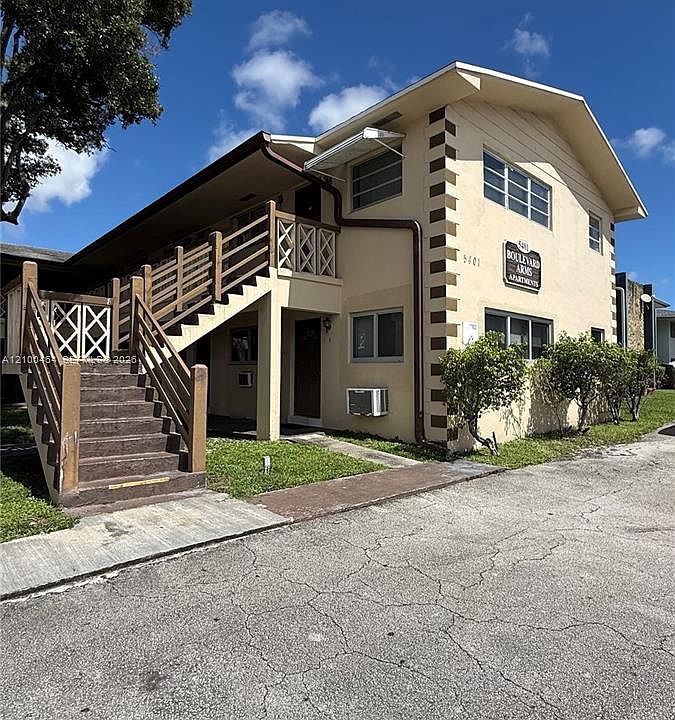 1st image of 5401 Hollywood Blvd APT 15
