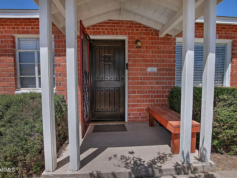 1923 W Earll Dr — Photo 8