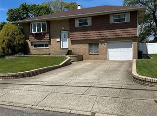 19 Headline Rd, Deer Park, NY 11729