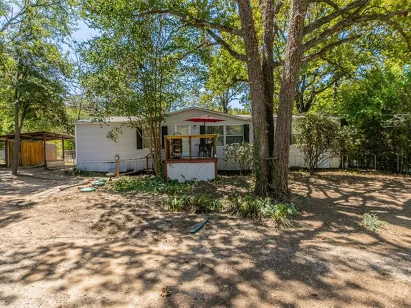 105 Live Oak Ln, Mabank, TX 75156
