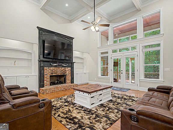 3rd image of 1223 Savannah Ln