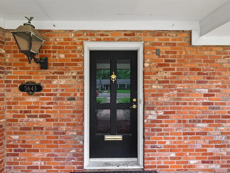 5643 Piping Rock Ln — Photo 4