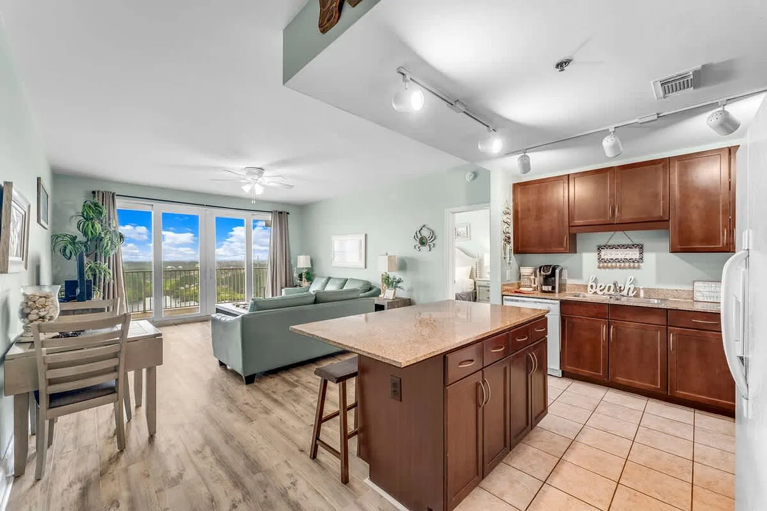2 bed, 2.0 bath, 1259 sqft, $1,518 — Photo 3