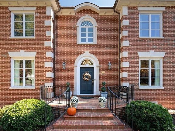 3rd image of 113 Brookschase Ln