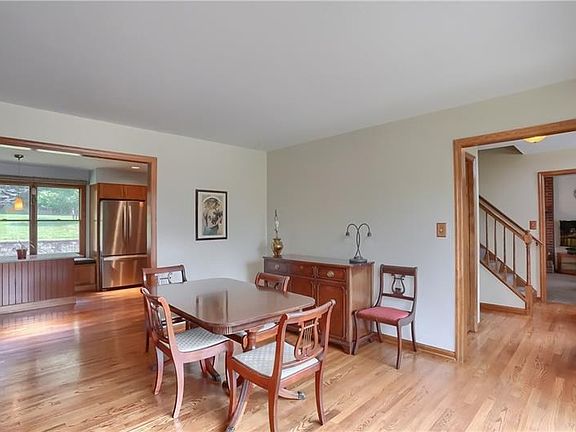 5th image of 802 Trowbridge Pl