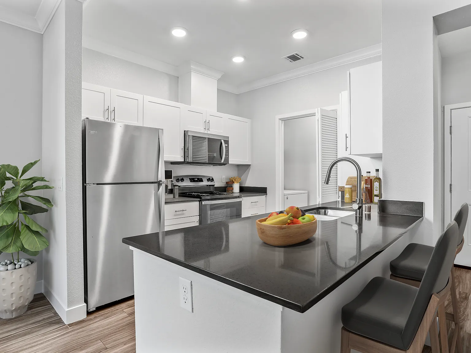 Tesoro Apartments — Photo 2