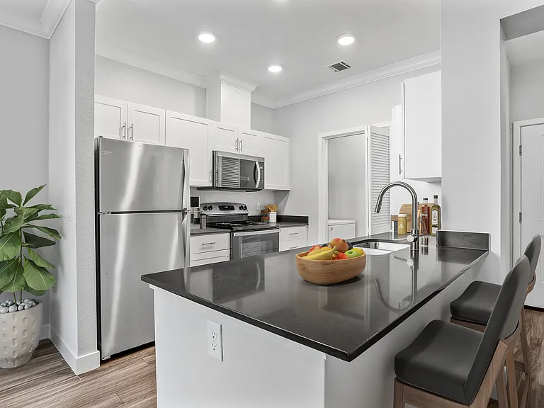 Tesoro Apartments — Photo 2
