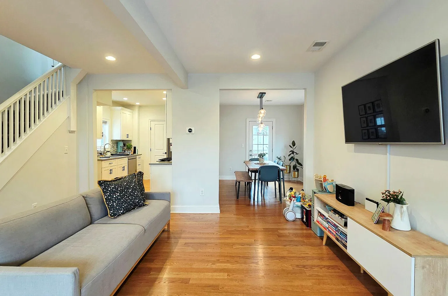 2 bed, 1.5 bath, $3,500 — Photo 2