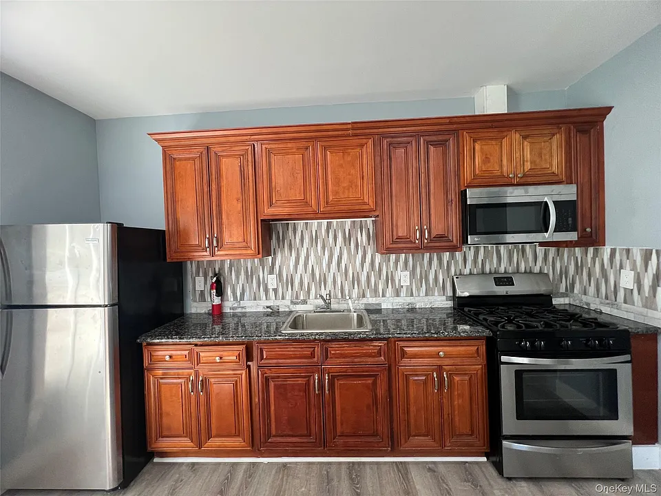 20 W Broome St #1