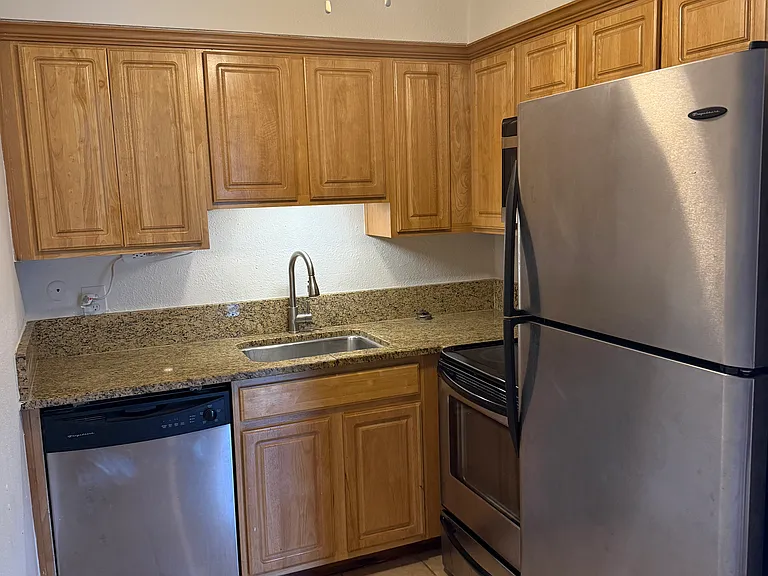 3119 W Deleon St #11 — Photo 11