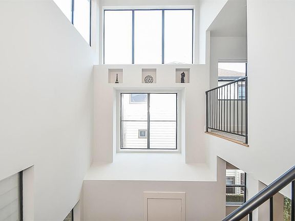 5th image of 941 W 21st St #E