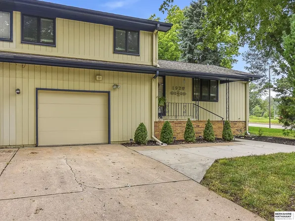 1926 N 93rd St, Omaha, NE 68114