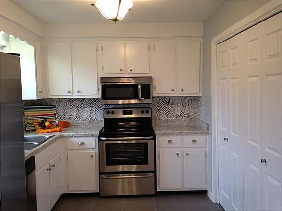 3rd image of 1490 Sunshine Dr