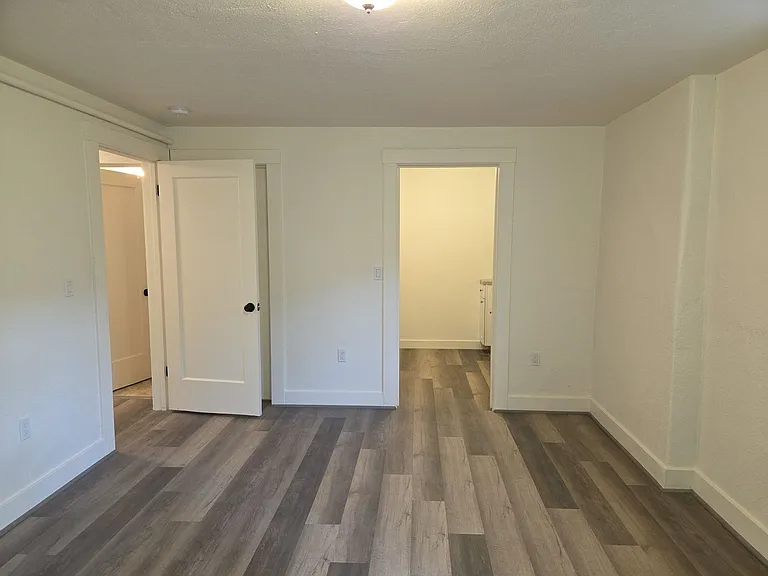 Vickery ave 14950 — Photo 3