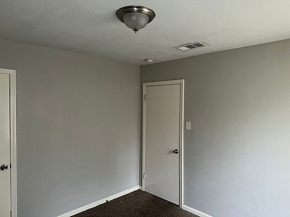 4th image of 1004 S Shepherd Dr