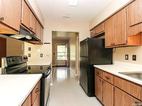 5th image of 1309 NE 28th Ave