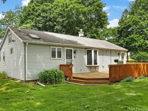 415 Krenz Ave, Cary, IL 60013