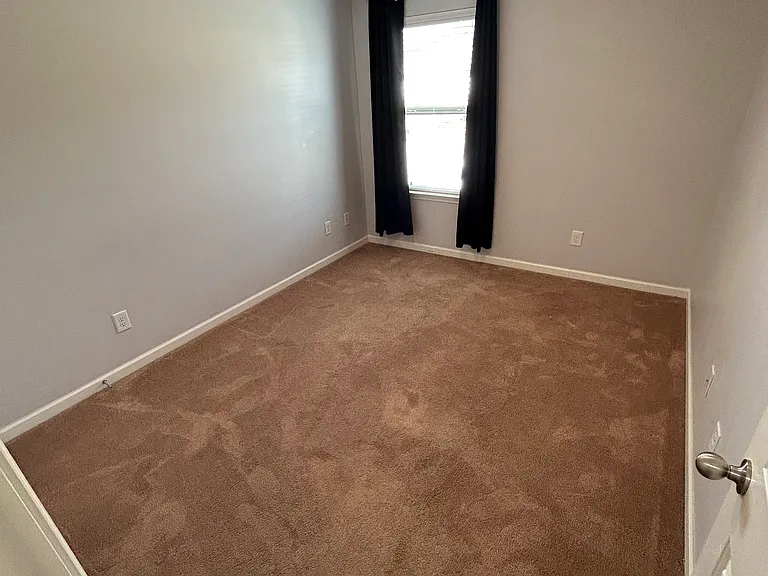 1567 Sprucedale Dr — Photo 16