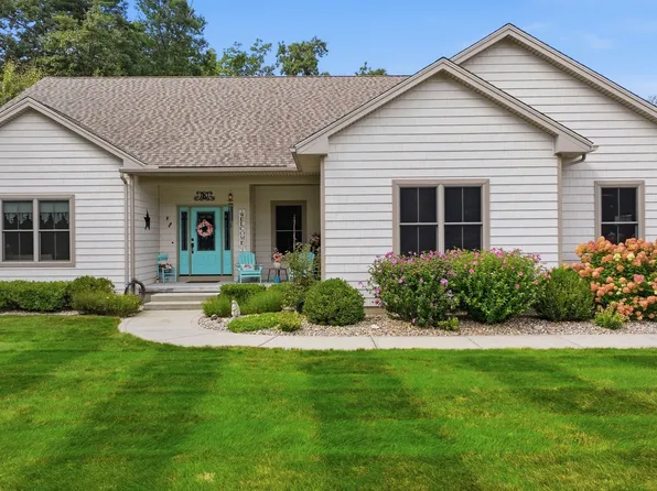406 N Liberty St, Belchertown, MA 01007