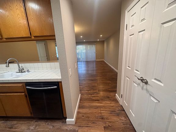3rd image of 1355 Loma Ave APT 205