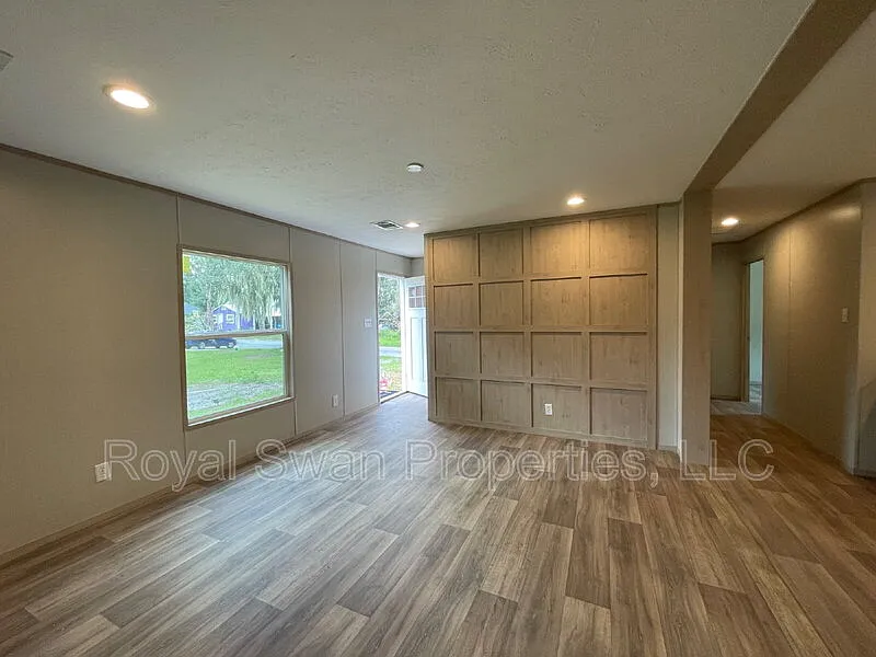 3 bed, 2.0 bath, 1053 sqft, $1,750 — Photo 4