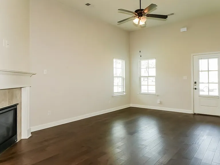 8047 Switzer Dr — Photo 4