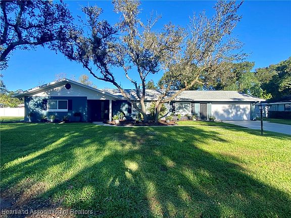 3rd image of 2630 Greenlawn Dr