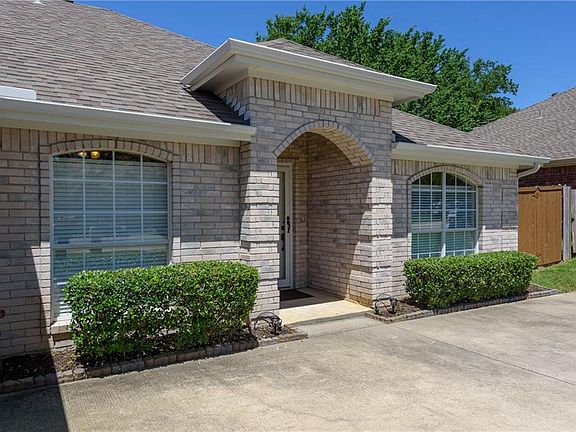 3rd image of 808 Kossman Dr