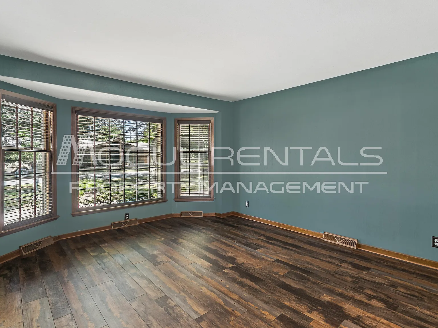 3 bed, 2684 sqft, $1,995 — Photo 2