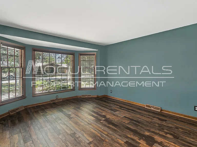 500 S Circle Lake Rd — Photo 2