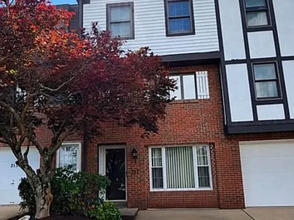 217 Greenwood Dr, Canonsburg, PA 15317